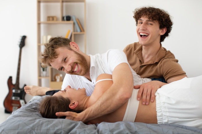 threesome dating site