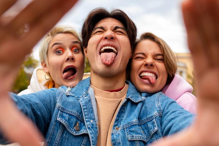Threesome dating in Saltford